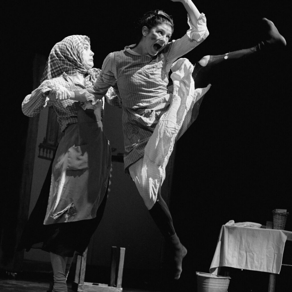 HOLLE ANYÓ holleanyo 1